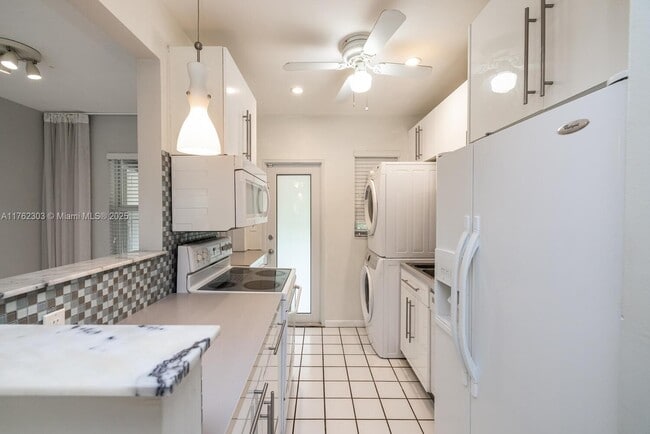1029 NE 113th St in Biscayne Park, FL - Building Photo - Building Photo