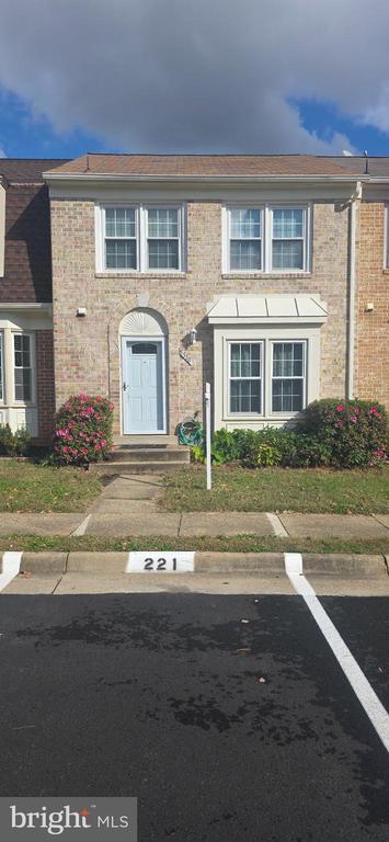 property at 5510 La Cross Ct