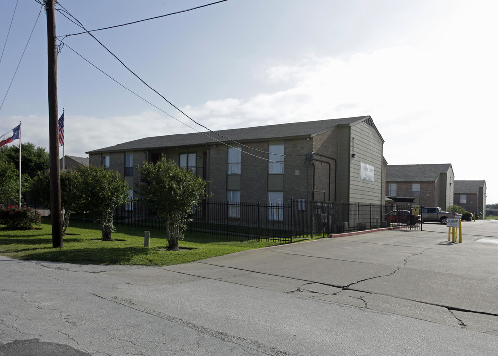 Gemini Gardens in South Houston, TX - Building Photo