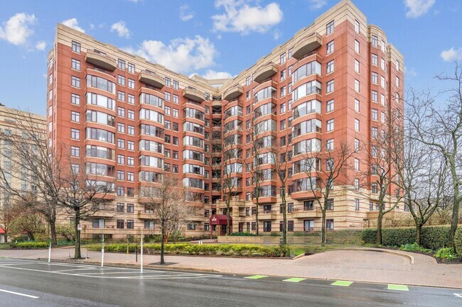 property at 2400 Clarendon Blvd