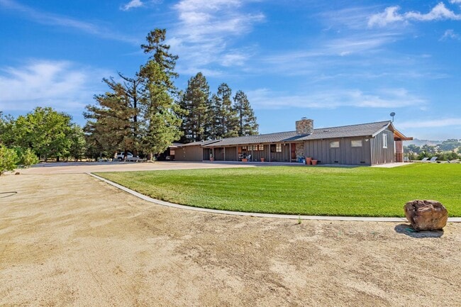 9270 Linda Vista Ln in Gilroy, CA - Building Photo - Building Photo