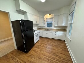 238 N Booth St, Unit #1 in Dubuque, IA - Building Photo - Building Photo