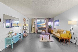 9022 NE 8th Ave in Miami Shores, FL - Building Photo - Building Photo