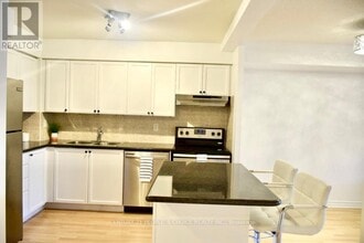 3888 Duke of York Blvd in Mississauga, ON - Building Photo - Building Photo