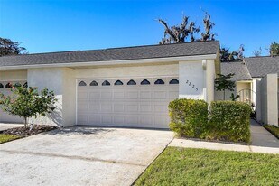 2225 Cypress Ct in Tavares, FL - Building Photo
