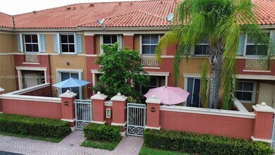 11539 NW 60th Terrace in Doral, FL - Foto de edificio - Building Photo