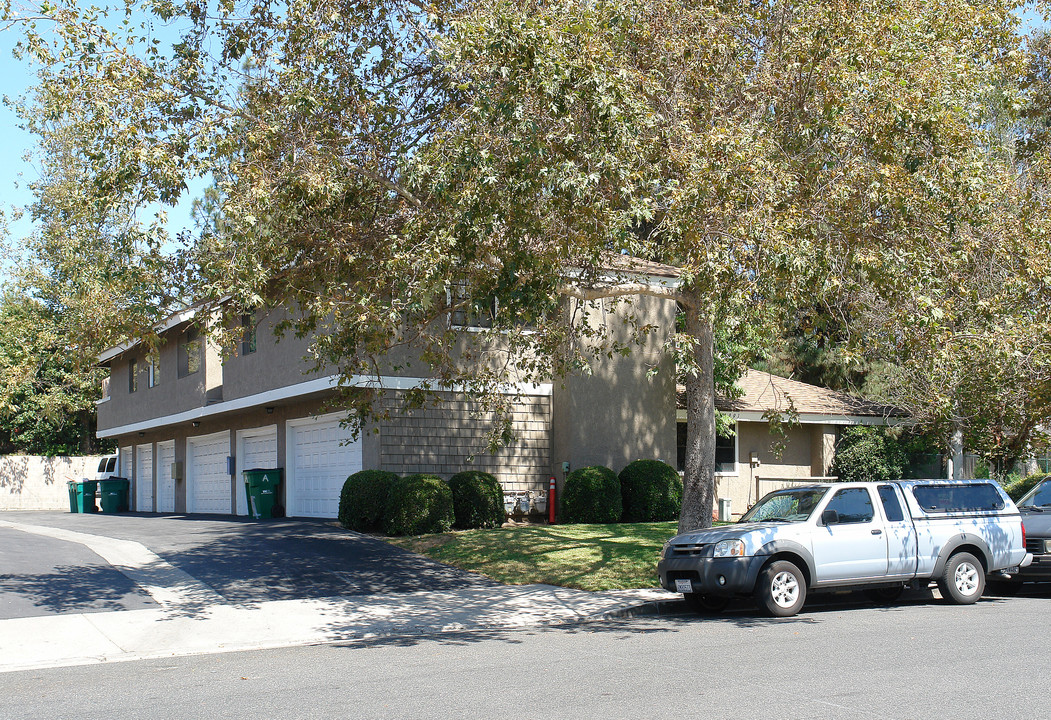 22991 Village Dr in Lake Forest, CA - Building Photo