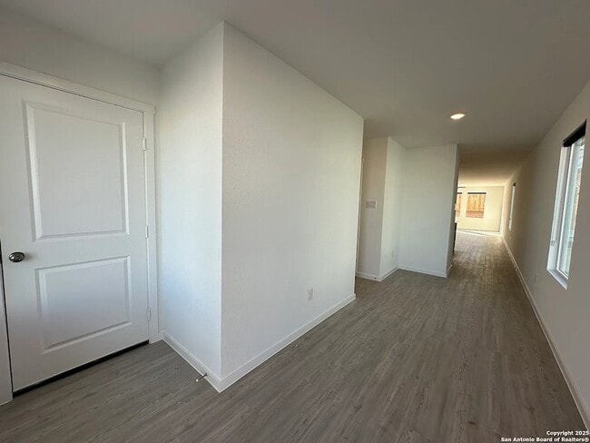 5211 Whirling Way, Unit 404 in San Antonio, TX - Building Photo - Building Photo