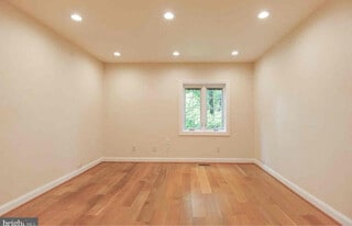 12037 Stuart Ridge Dr in Herndon, VA - Building Photo