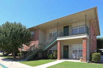 Oak Place in Oklahoma City, OK - Foto de edificio - Building Photo