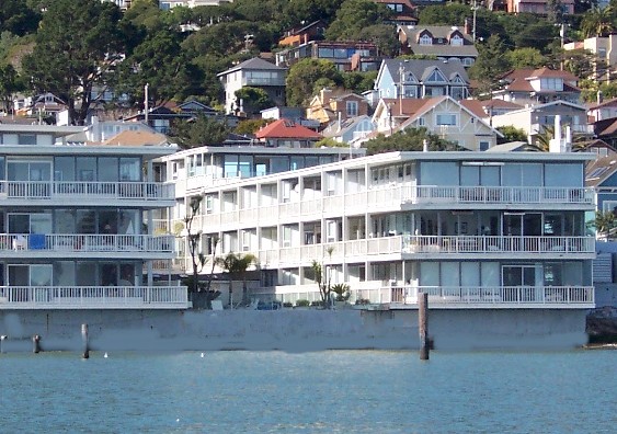 Portofino Riviera in Sausalito, CA - Foto de edificio