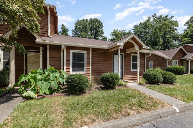 508 Rock Cliff Ct in Winston-Salem, NC - Building Photo - Building Photo