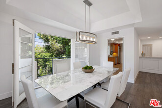 405 N Palm Dr in Beverly Hills, CA - Building Photo - Building Photo