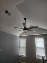 561 W 18th St in Chicago, IL - Building Photo