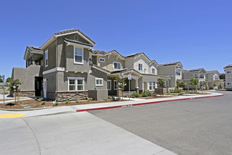 Valley Glen Apartments in Dixon, CA - Building Photo - Building Photo