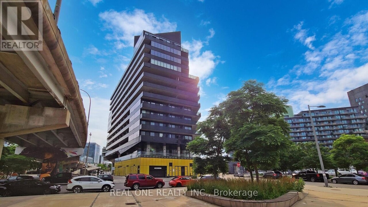 21-921 Lawren Harris Square in Toronto, ON - Building Photo