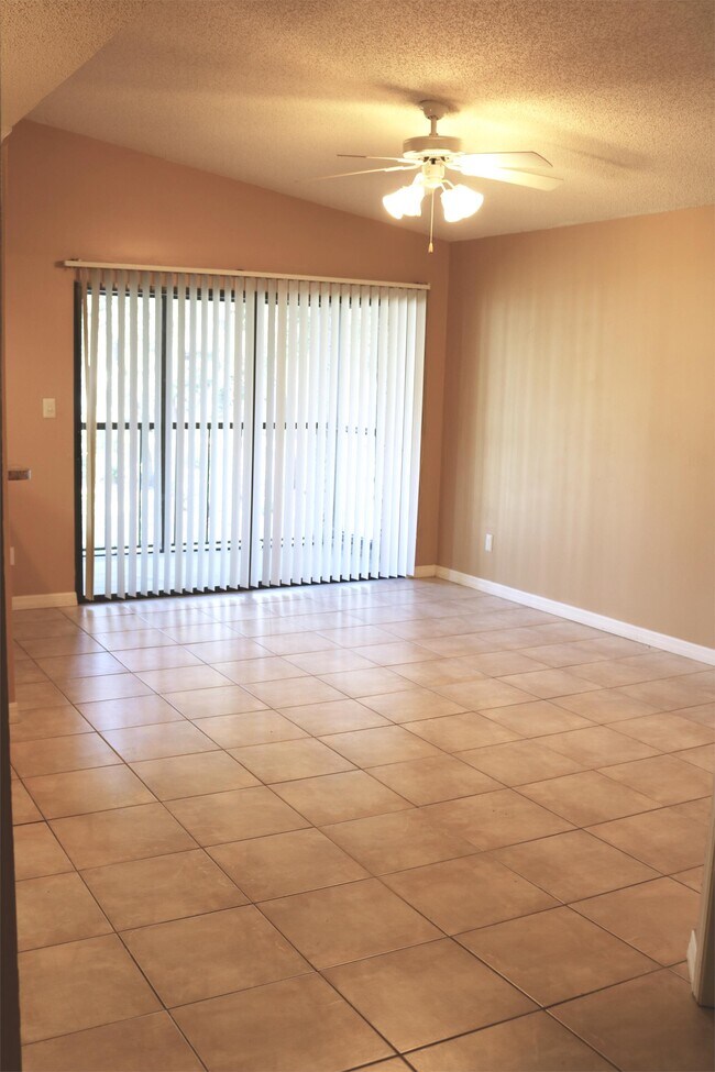 151 Waterfall Way in Altamonte Springs, FL - Building Photo - Building Photo