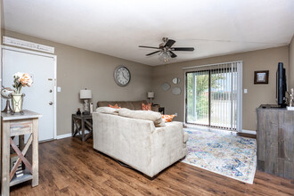 Fieldcrest Apartments in Dothan, AL - Building Photo - Interior Photo