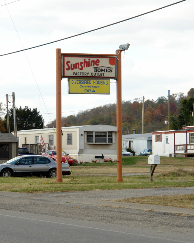 1600 Washington Blvd in Belpre, OH - Building Photo - Building Photo