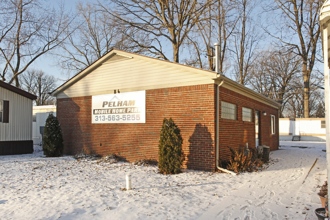 Pelham Mobile Home Park in Dearborn Heights, MI - Foto de edificio