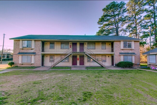 2401 Brookridge Dr in Texarkana, AR - Building Photo - Building Photo