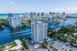 Sunrise Towers in Fort Lauderdale, FL - Building Photo - Building Photo