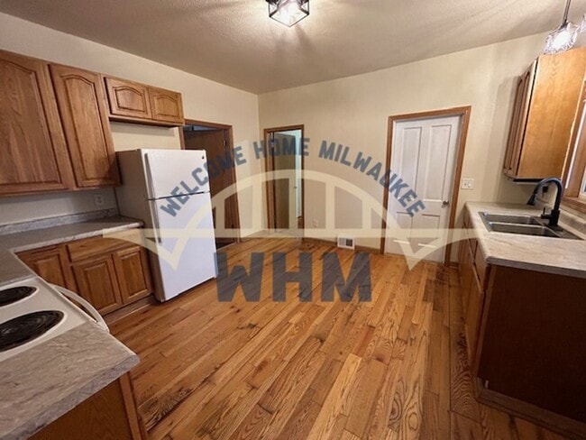 N90W16734 Roosevelt Dr in Menomonee Falls, WI - Building Photo - Building Photo