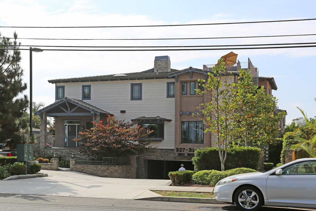 327-337 Oak Ave in Carlsbad, CA - Building Photo