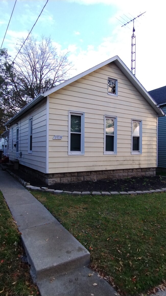 1919 Delence St in Toledo, OH - Foto de edificio - Building Photo