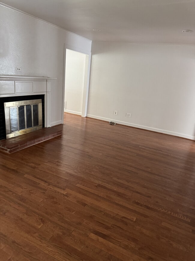 3525 Stadium Dr in Fort Worth, TX - Building Photo - Building Photo