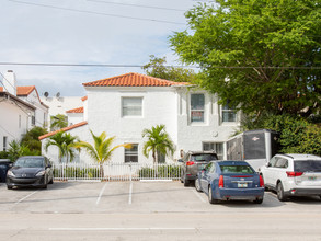 2816 Pinetree Dr in Miami Beach, FL - Building Photo - Primary Photo