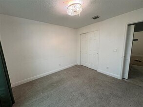 329 Palm Breezes Dr in Fort Pierce, FL - Building Photo - Building Photo