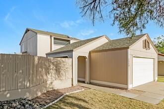 7040 S 44th St in Phoenix, AZ - Building Photo - Building Photo