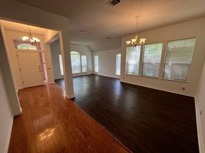 11015 Andenwood Dr in Austin, TX - Foto de edificio - Building Photo