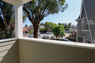Pegasus Townhomes and Apartments in Los Angeles, CA - Building Photo - Building Photo