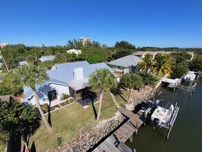 929 Jackson Way in Fort Pierce, FL - Foto de edificio - Building Photo