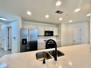 3040 Peachtree Rd in Atlanta, GA - Building Photo - Building Photo