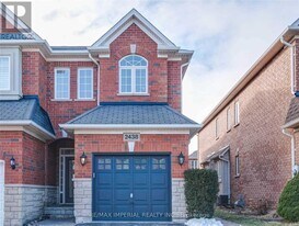 2438 Felhaber Crescent in Oakville, ON - Building Photo