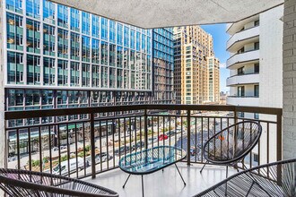 1221 S Eads St in Arlington, VA - Foto de edificio - Building Photo