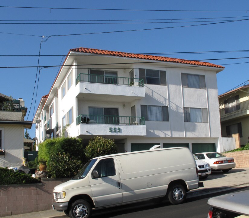 559 W 36th St in San Pedro, CA - Foto de edificio