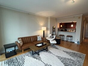 200 N Jefferson St, Unit 2302A in Chicago, IL - Building Photo - Building Photo