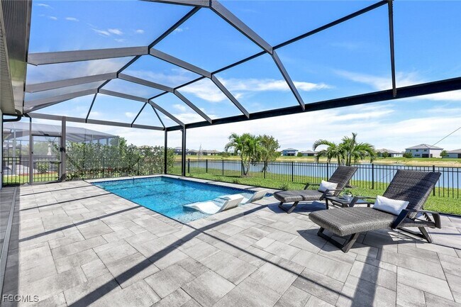 11477 Canopy Loop in Ft. Myers, FL - Foto de edificio - Building Photo