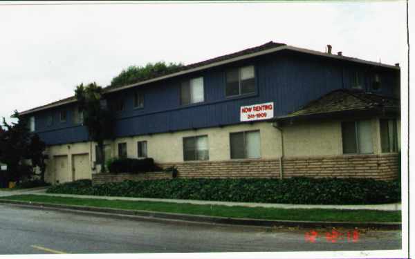 Oakmont Gardens in San Jose, CA - Building Photo - Building Photo