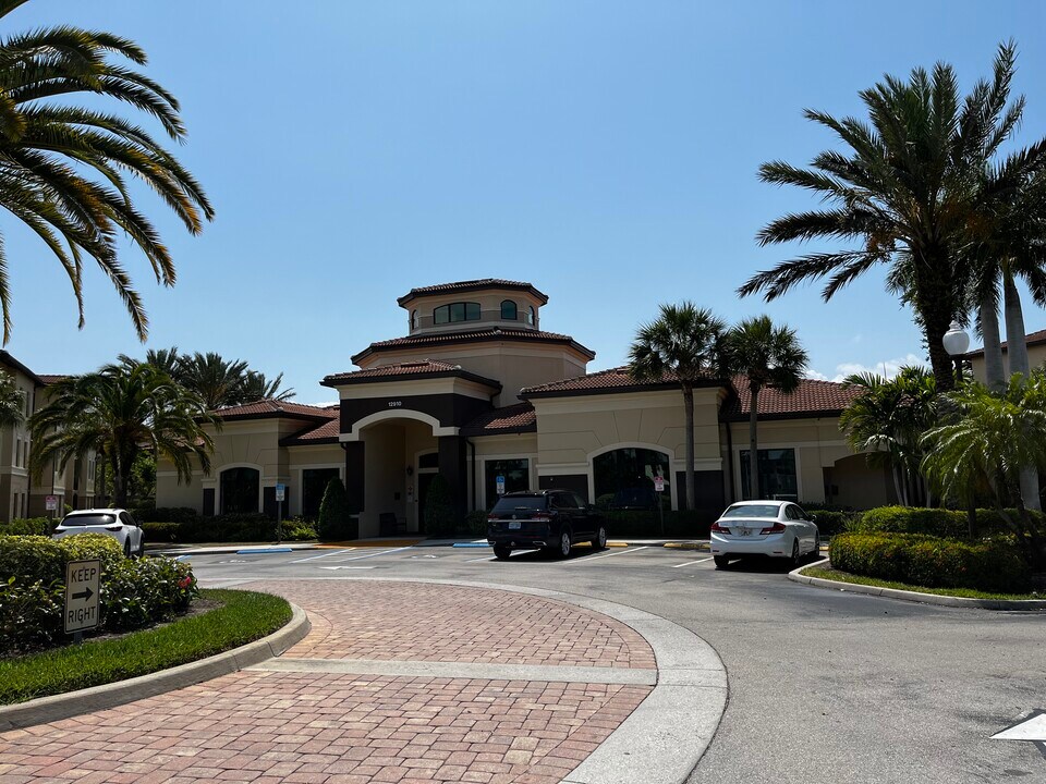 12975 Positano Cir, Unit 102 in Naples, FL - Building Photo