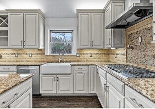 5610 Forest Ln in Dallas, TX - Building Photo - Building Photo