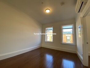 98 Myrtle St, Unit 7 in Boston, MA - Building Photo - Building Photo