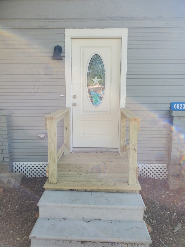 6823 Guyler St in Wallis, TX - Foto de edificio - Building Photo