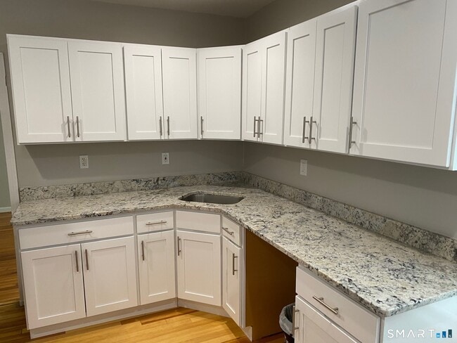 407 West St in Bristol, CT - Building Photo - Building Photo