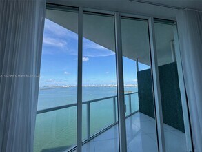 665 NE 25th St, Unit PHI-04 in Miami, FL - Building Photo - Building Photo