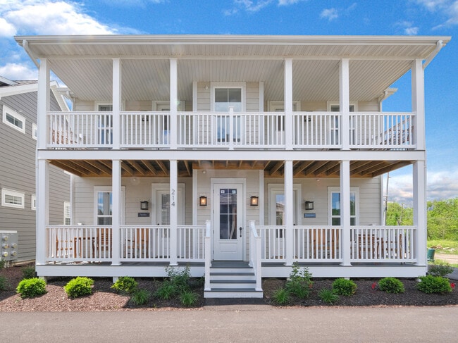 property at 214 Great Loop E Dr